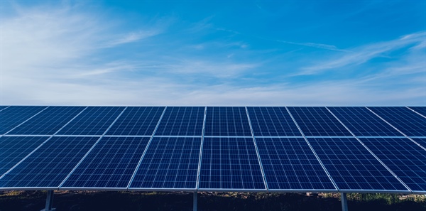 Off-Grid Luxury: The New Hollywood Hills Energy Standard